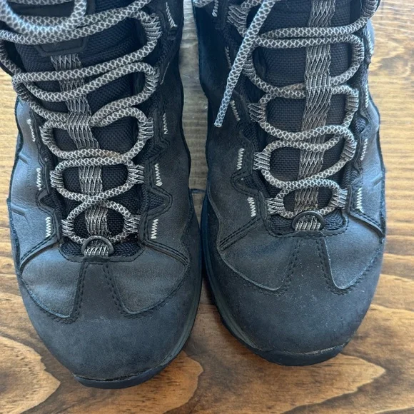 Merrell Women’s Warm 200 gram insulated Black Hiking Boots with Gray Laces - Picture 8 of 8